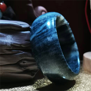 和田青花墨玉籽料轮胎手镯